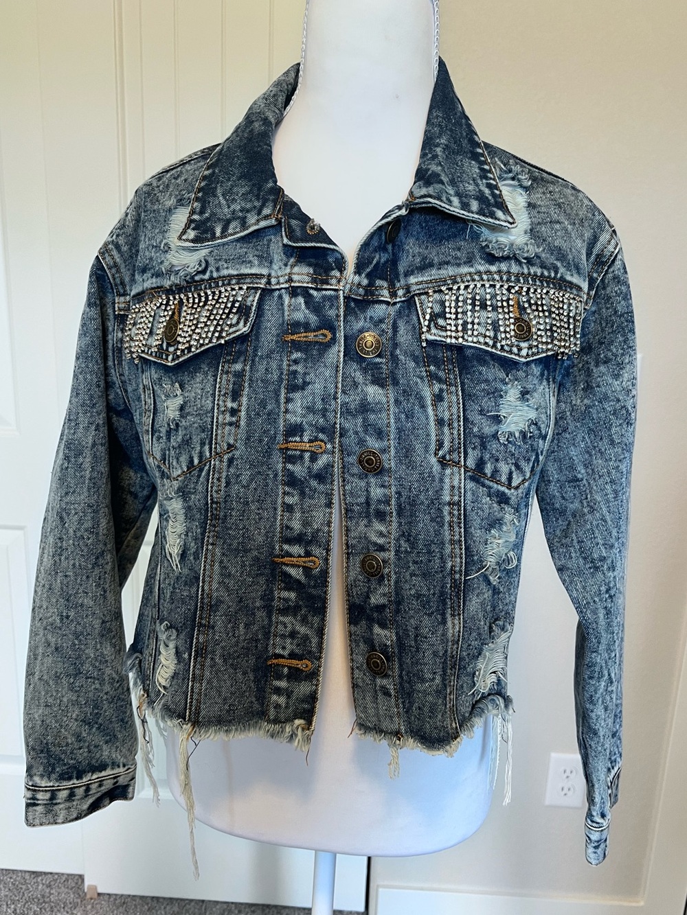 Rhinestone Fringe Pockets Distressed Acid Wash Frayed Denim Cropped Jacket Small